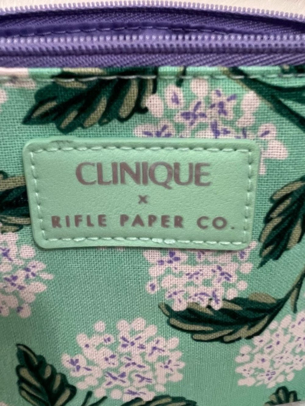 Clinique "Cosmetic bag in floral with goodies" NWT - Picture 6 of 7